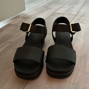 Platform buckle sandal